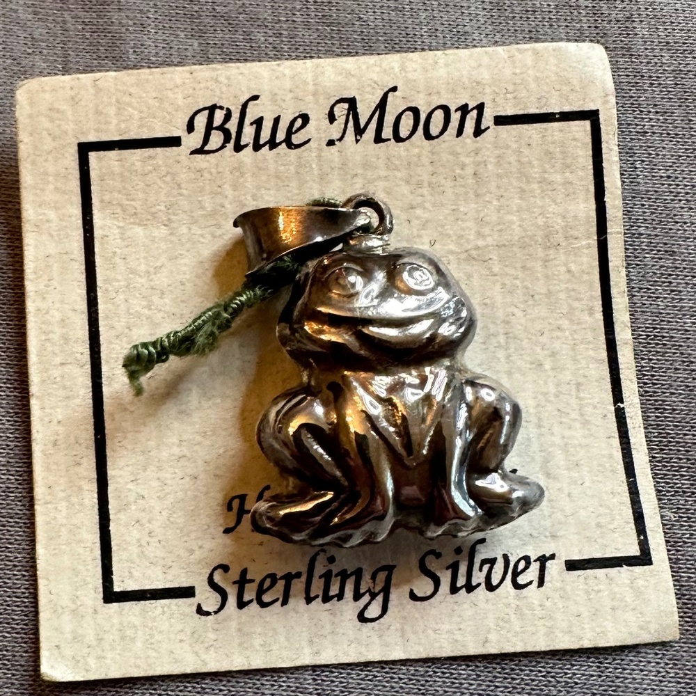 Sterling Silver - Vintage Shiny Frog Toad Cute Puffy Frog Pendant
